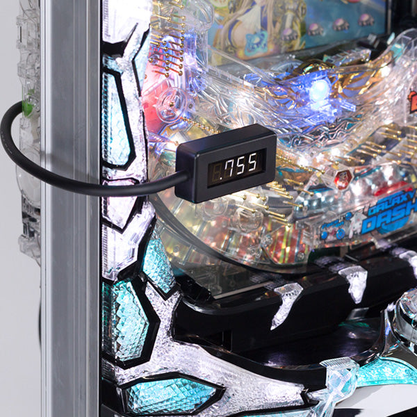 Operate the machine with a wireless remote control! You can watch and enjoy pachinko.